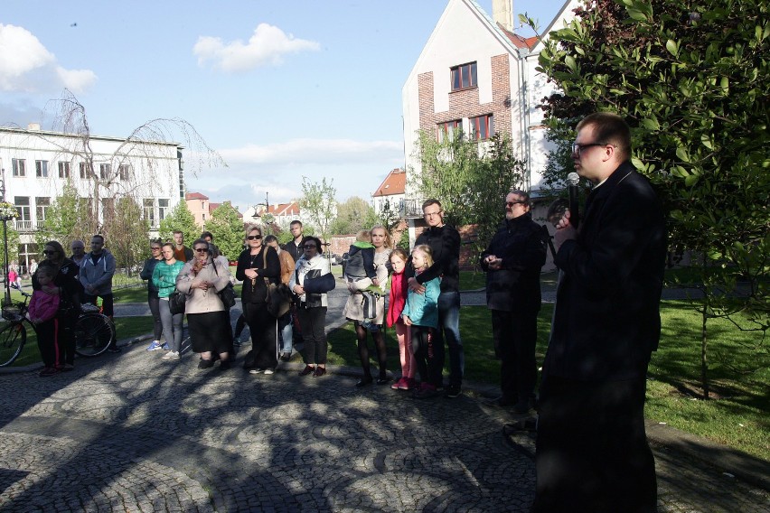 Legnica dla Alfiego Evansa, modlitwa przy pomniku św. Jana Pawła II [ZDJĘCIA]