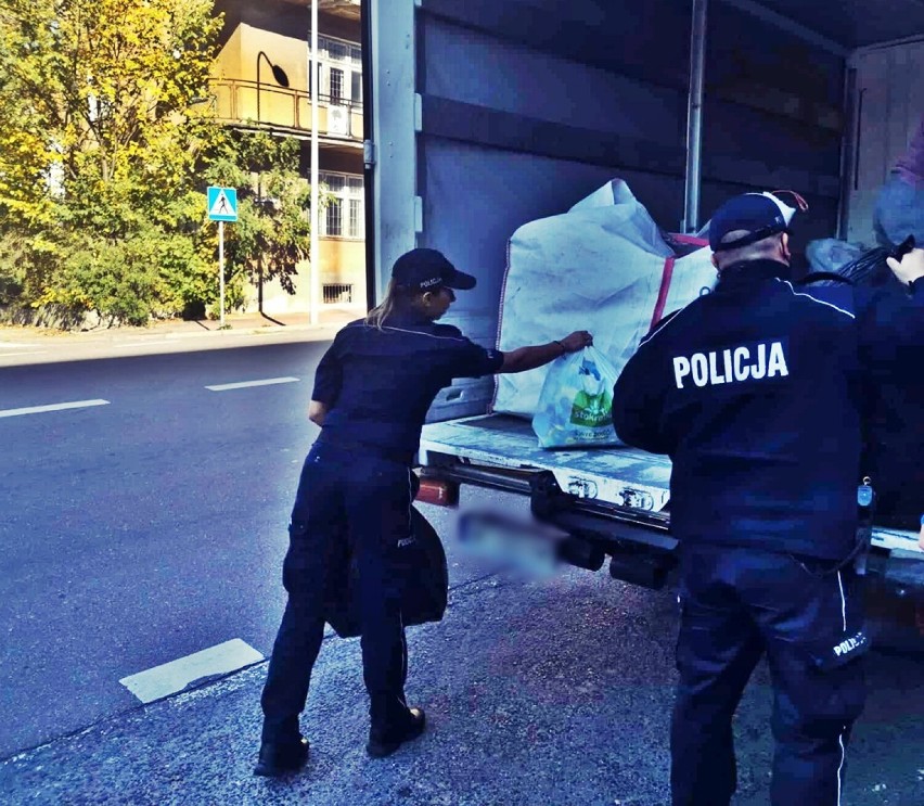 Policjanci "odkorkowali" miasto i dołożyli swoją cegiełkę dla Julki [zdjęcia]