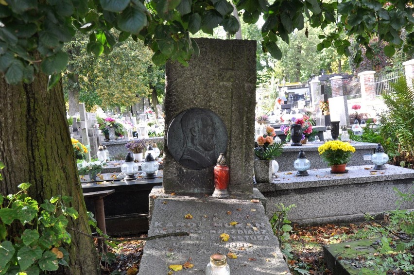 Kraków ma jeszcze jeden cmentarz, który warto odwiedzić na...