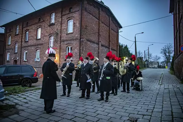 Górnicza orkiestra obudziła mieszkańców Chwałowic