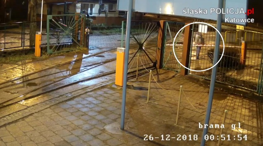 Katowice: Zniszczył szlaban w zajezdni tramwajowej. Rozpoznajecie go? [WIDEO z monitoringu]