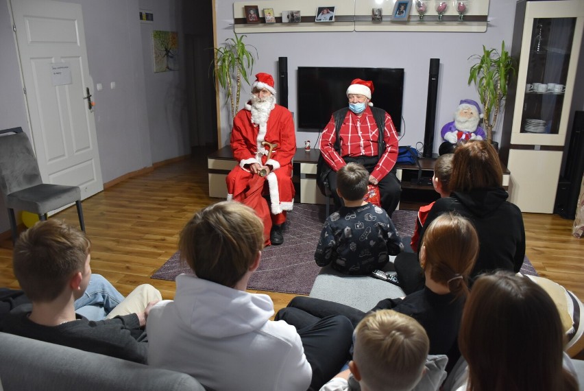 Mikołaje z "prezentami kopertowymi" zawitali do placówki opiekuńczo-wychowawczej przy ul. Piłsudskiego w Stargardzie