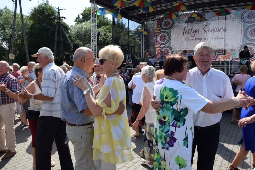 Cieplewo: Kilkuset seniorów z gminy Pruszcz Gdański bawi się na festynie [ZDJĘCIA, WIDEO]