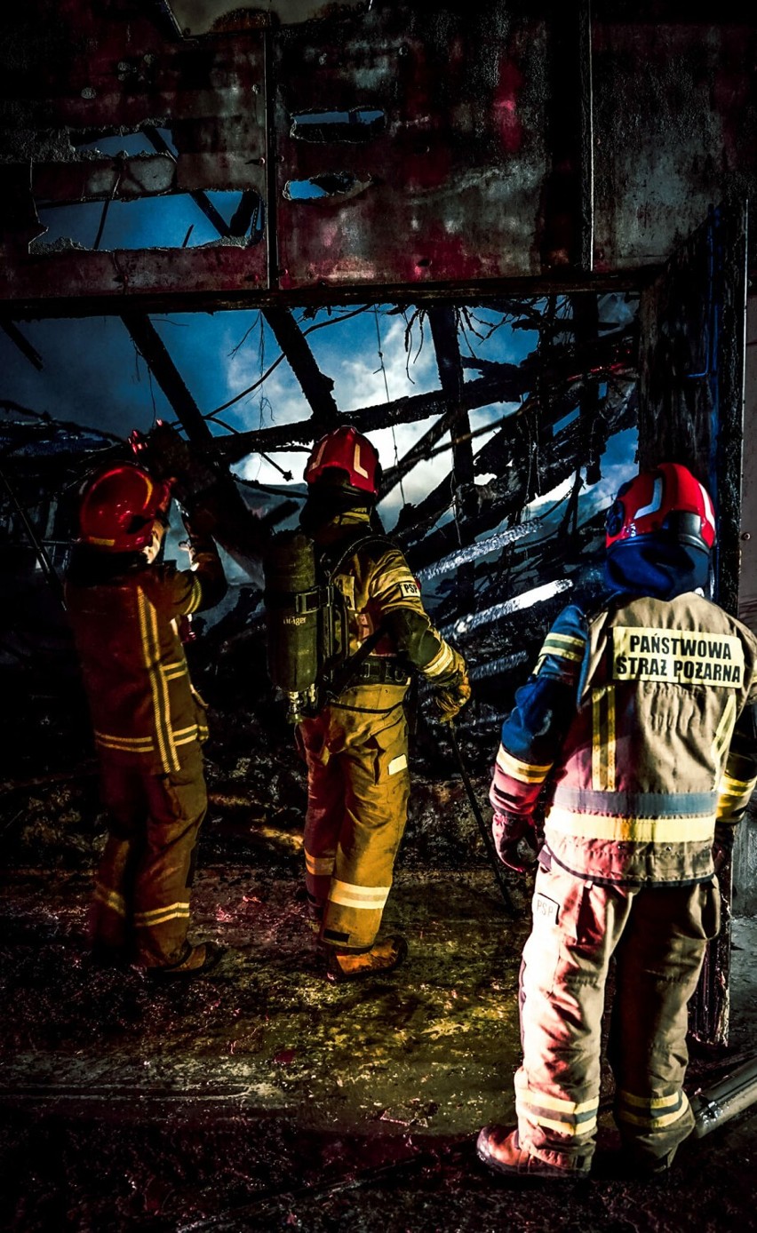 Makabryczny pożar w Glinicy pod Lublińcem! Spłonęło 20 tysięcy kurczaków. Nocna akcja strażaków - zobacz ZDJĘCIA
