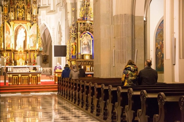 W kościołach również obowiązują ograniczenia