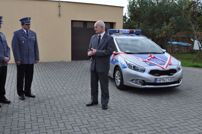 Nowy radiowóz dla policji z Kołczygłów. Gminy dołożyły się...