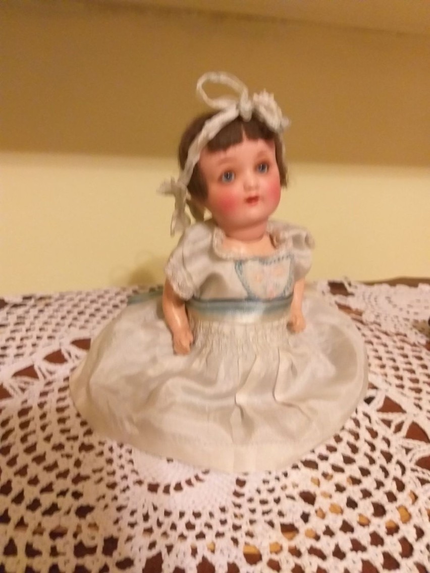 Stara kolekcjonerska lalka z 1930 roku. Głowa porcelanowa...