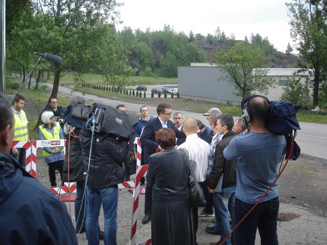 Piekary Śl.: wysypisko śmieci w rejonie Konarskiego i Roździeńskiego. W ubiegłym tygodniu program kręciła tu TVP Info.