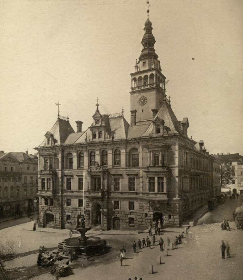 Lata 1895-1905. Ratusz Kłodzki-widok od strony południowej.