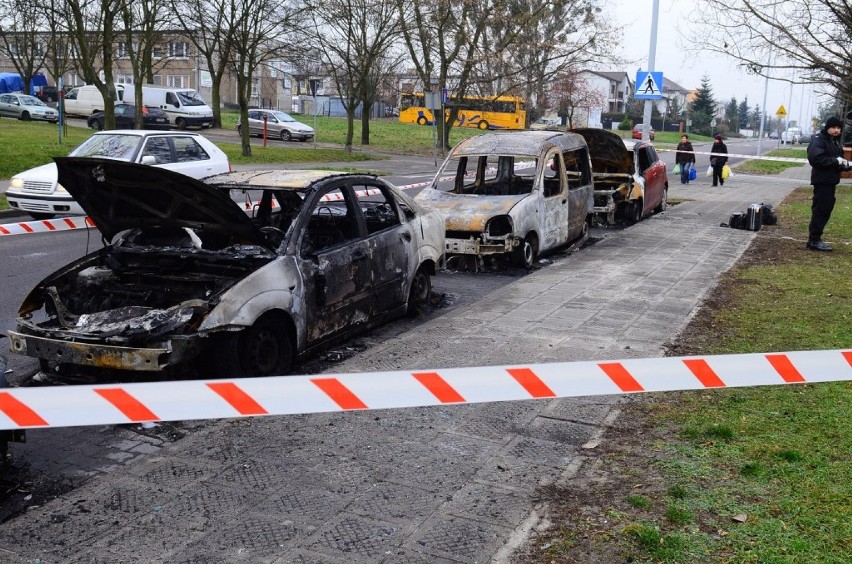 Pożar w Poznaniu - Na Sarmackiej płonęły cztery samochody