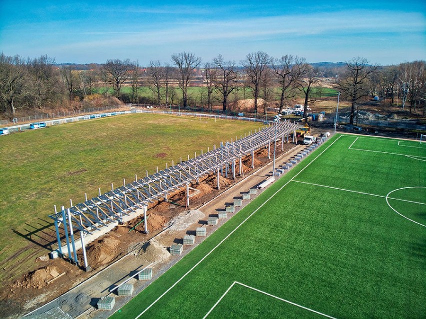 Remontują stadion sportowy w Żarowie (ZOBACZ ZDJĘCIA)