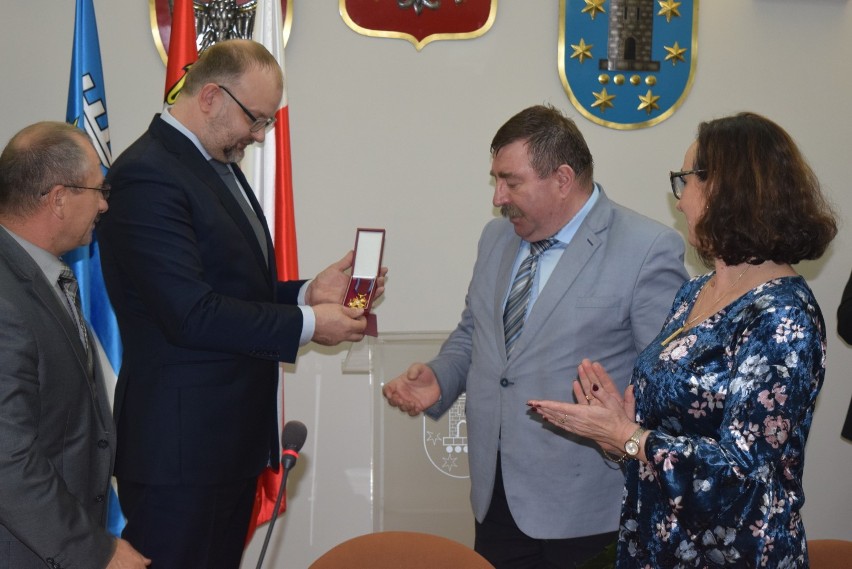 Katarzyna Delikat i Leszek Bierła z gratulacjami od władz powiatu