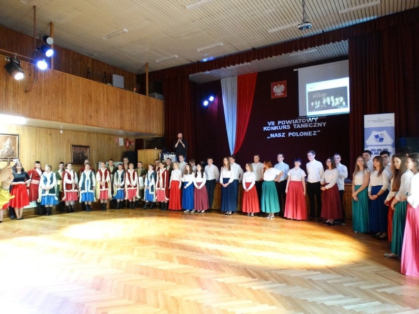 Uczniowie z olkuskich szkół rywalizowali w tańczeniu poloneza