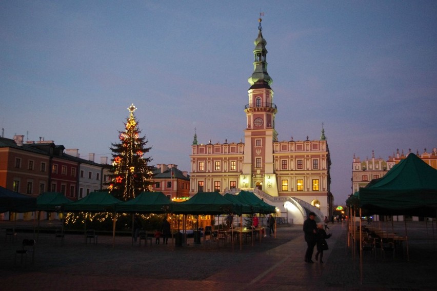 Rynek Wielki w Zamościu: jest świątecznie, jest pięknie