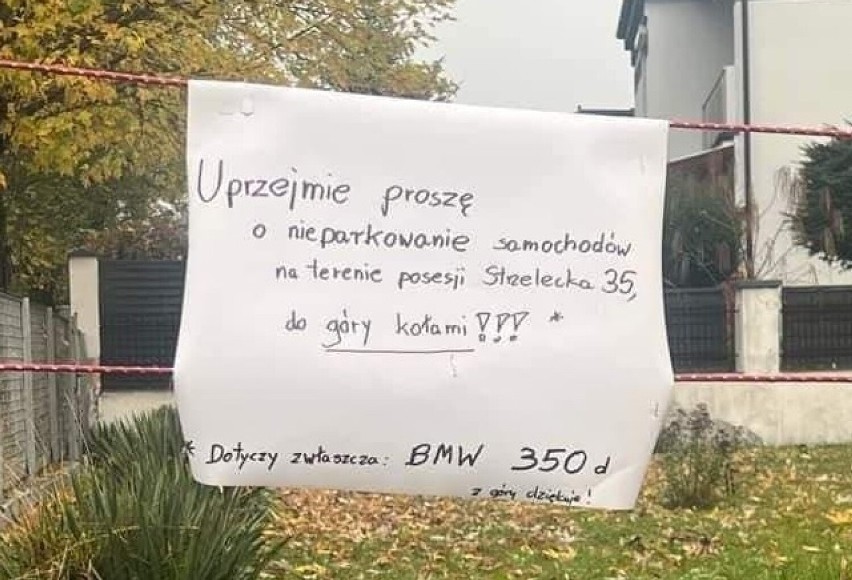 Dachowanie BMW na ul. Strzeleckiej w Tomaszowie. Wysoki mandat dla młodego kierowcy!