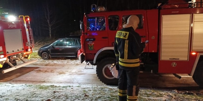 W Łosinie koło Słupska policjanci i strażacy poszukiwali...