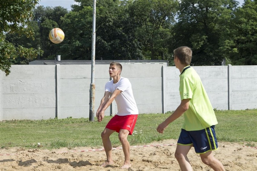 Turniej siatkówki w Zapolicach rozegrano 15 sierpnia