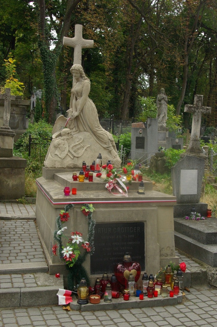 Grób Artura Grottgera na cmentarzu Łyczakowskim we Lwowie