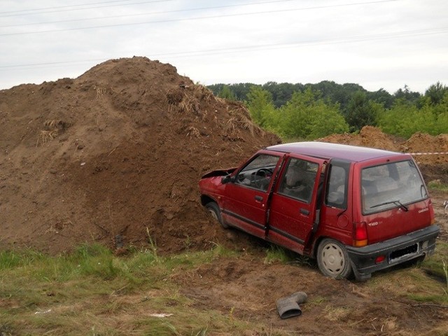 Kierowca pojazdu zjechał z trasy i uderzył w nasyp