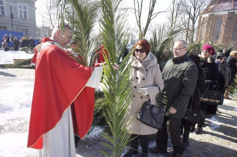 Niedziela Palmowa: W poznańskich kościołach święci się palmy [ZDJĘCIA]