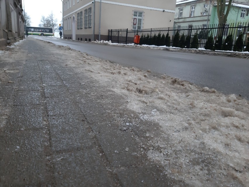 Alert pogodowy - na drogach i chodnikach powiatu szczecineckiego będzie ślizgawica 