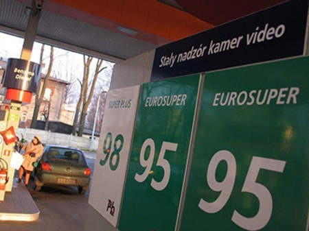 Biokomponenty już dodawane są do benzyn sprzedawanych na polskich stacjach,ale w niewielkich ilościach. Lucyna Usińska