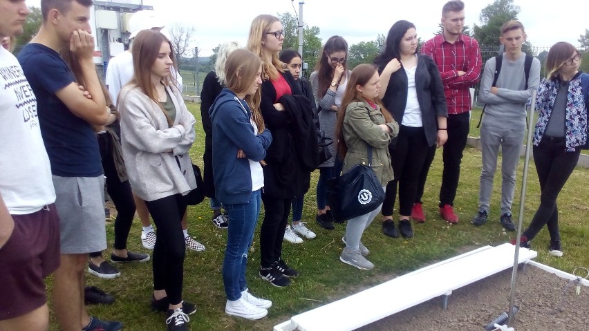 Wizyta w stacji meteorologicznej i konkursy wiedzy z udziałem uczniów I LO w Malborku