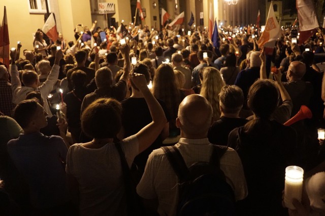 Protest przeciw ustawie o Sądzie Najwyższym. Tłumy przed Sądem Okręgowym w Łodzi