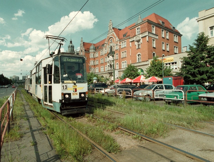 Rynek w Katowicach 20 lat temu - to był inny świat! Kto pamięta takie miasto?