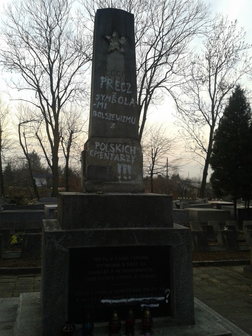 Wandale na cmentarzu w Tarnowie