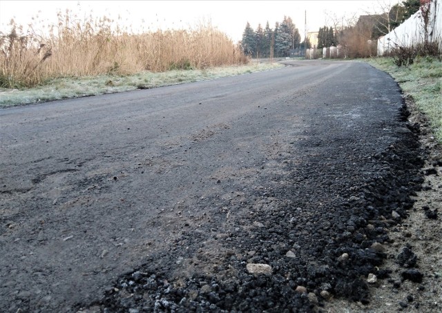 To zdjęcie,a  także kilka innych przesłał nam mieszkaniec Tryszczyna. Z dopiskiem: polna, asfalt, potem znowu polna...