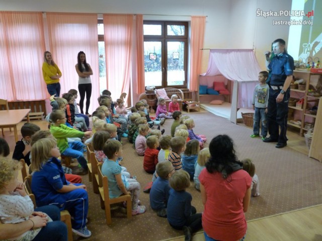 Policja w Jastrzębiu: zachęcał dzieci do noszenia odblasków