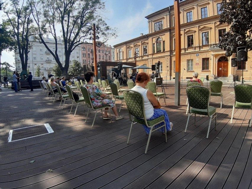 Sezonowa kawiarenka na placu Litewskim już działa 