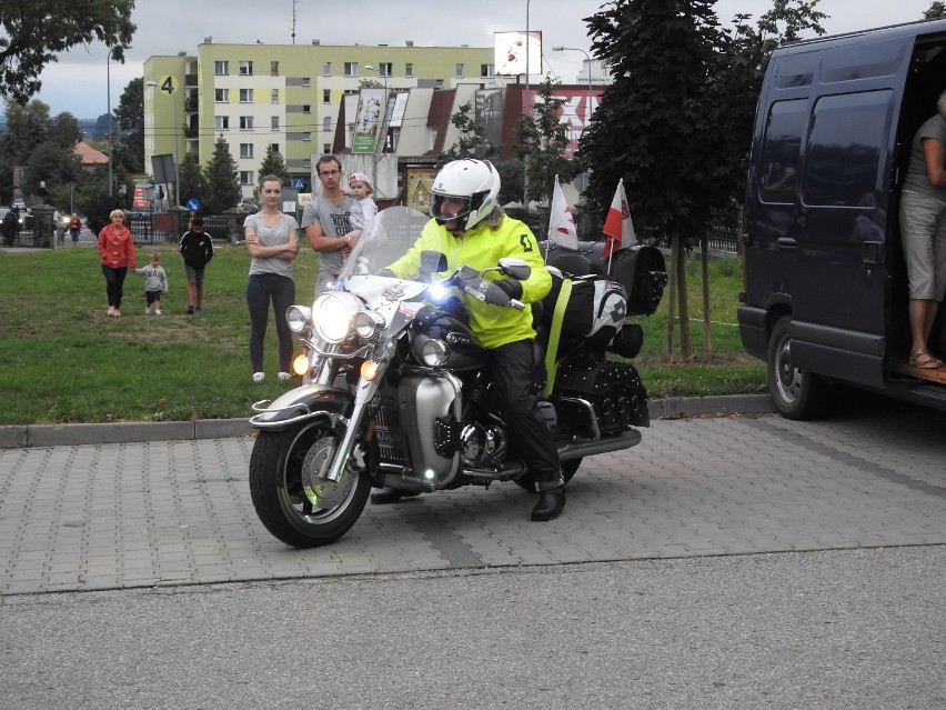 Uczestnicy Międzynarodowego Rajdu Katyńskiego w Sokółce. Na motocyklach odwiedzą miejsca kaźni (zdjęcia)  