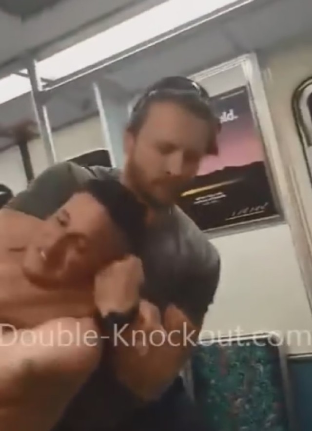 Adrian Kaczmarek obezwładnił w metrze pijanego pasażera. Ale w jakim stylu!