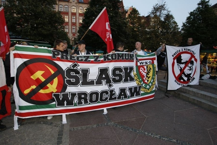 Antykomunistyczna demonstracja NOP na pl. Solnym (ZDJĘCIA)