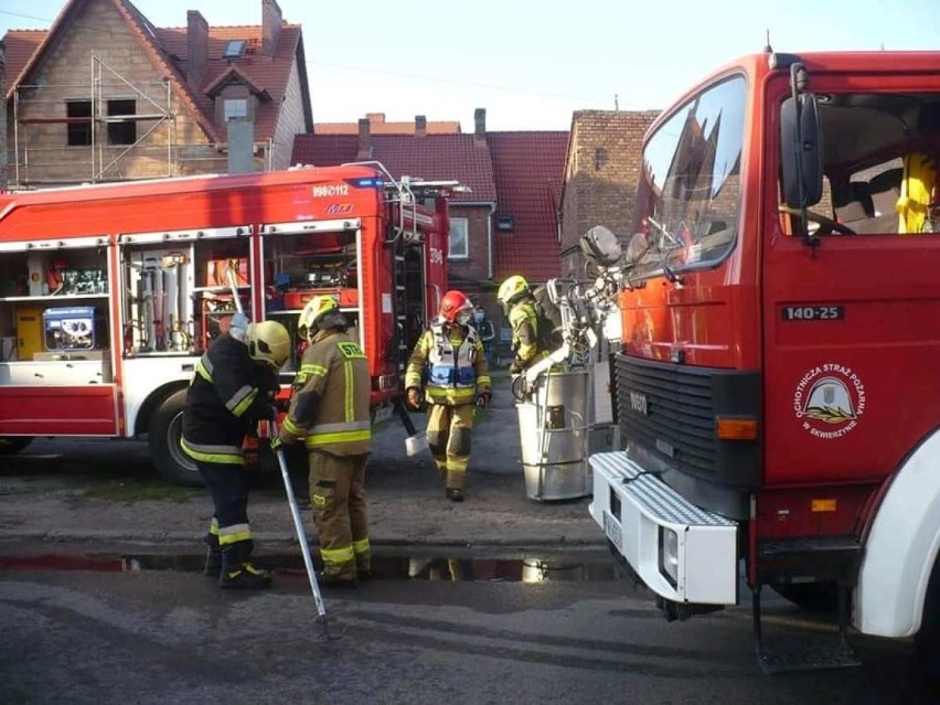 Siedem zastępów straży pożarnej walczyło z pożarem budynku...