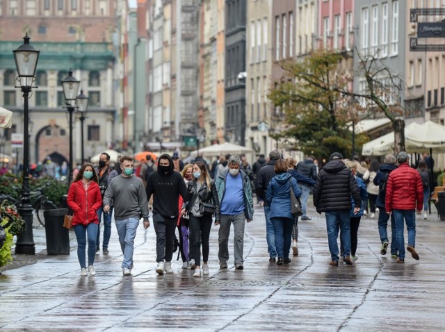 Superroznosiciele to osoby, które są w stanie zakazić koronawirusem nawet kilkanaście kolejnych. Polscy lekarze mówią o superroznosicielach z dystansem, podkreślając, że prawdziwy problem stanowią tzw. silent spreaders, czyli cisi roznosiciele. Zobaczcie, które osoby to cisi roznosiciele!

WIĘCEJ NA KOLEJNYCH STRONACH>>>