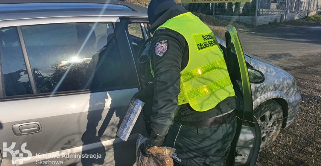 Funkcjonariusze Kujawsko-Pomorskiego KAS przechwycili kontrabandę w Bydgoszczy i w Mogilnie