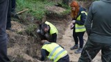 Lubliniec: Ekshumacja zwłok polskiego żołnierza, który zginął 1 września 1939 roku. Jego ciało pochowano na Cmentarzu Wojskowym