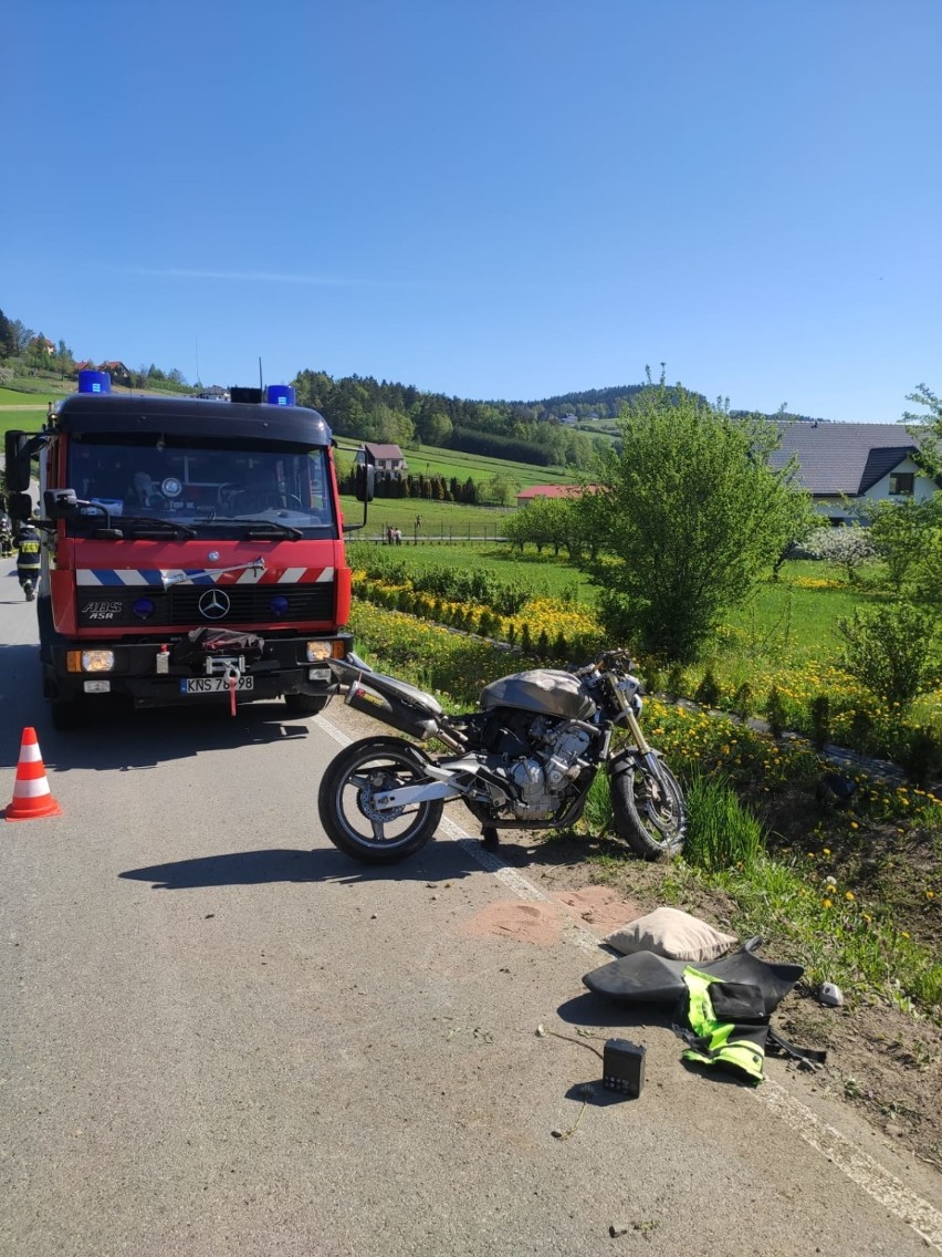 Łyczanka wypadek. Ranny motocyklista zabrany do szpitala przez helikopter LPR [ZDJĘCIA]