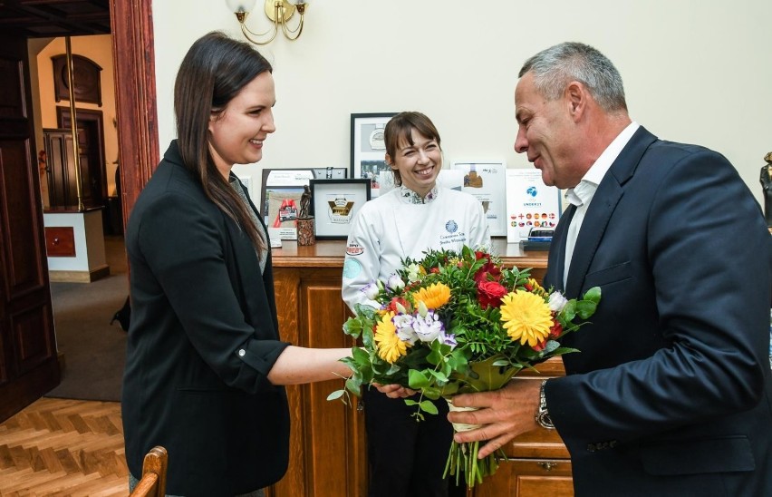Prezydent Bydgoszczy pogratulował mistrzyni świata w dekorowaniu tortów [zdjęcia]