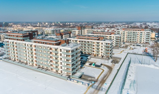 Na osiedlu Gołębiów II w Radomiu zakończyła się budowa bloków w ramach projektu „Apartamenty Magnoli”. Wszystkie mieszkania zostały sprzedane, potencjalni kupcu mogą jedynie liczyć na ofertę na rynku wtórnym.