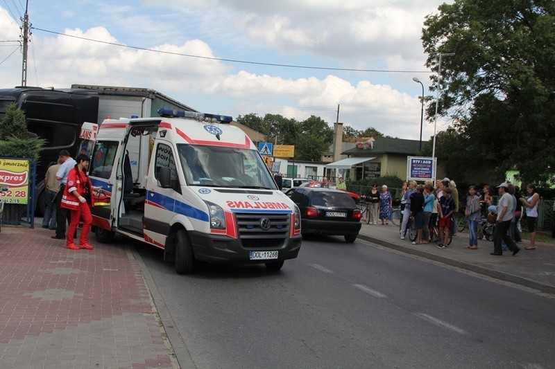 Pogotowie zabrało kobietę do szpitala w Oleśnicy