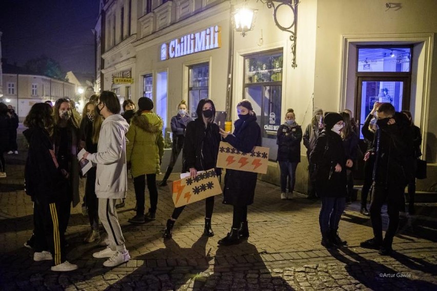 Strajk Kobiet w Tarnowie po orzeczeniu TK będzie kontynuowany. W poniedziałek kolejna manifestacja. Protesty się zaostrzą? [26.10.2020]