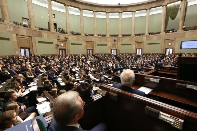 Wszyscy uczniowie, którzy ubiegali się o mandat posła musieli podjąć działania dotyczące zwiększenia pamięci historycznej społeczności lokalnej.