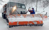 Cieszyn, Ustroń, Wisła: Śnieg przestał sypać, do akcji wkraczają drogowcy