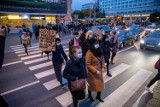 Blokada ulic w Białystoku. Strajk Kobiet na rondzie dr. Lussy. Protest spowodował ogromne utrudnienia w ruchu (ZDJĘCIA)