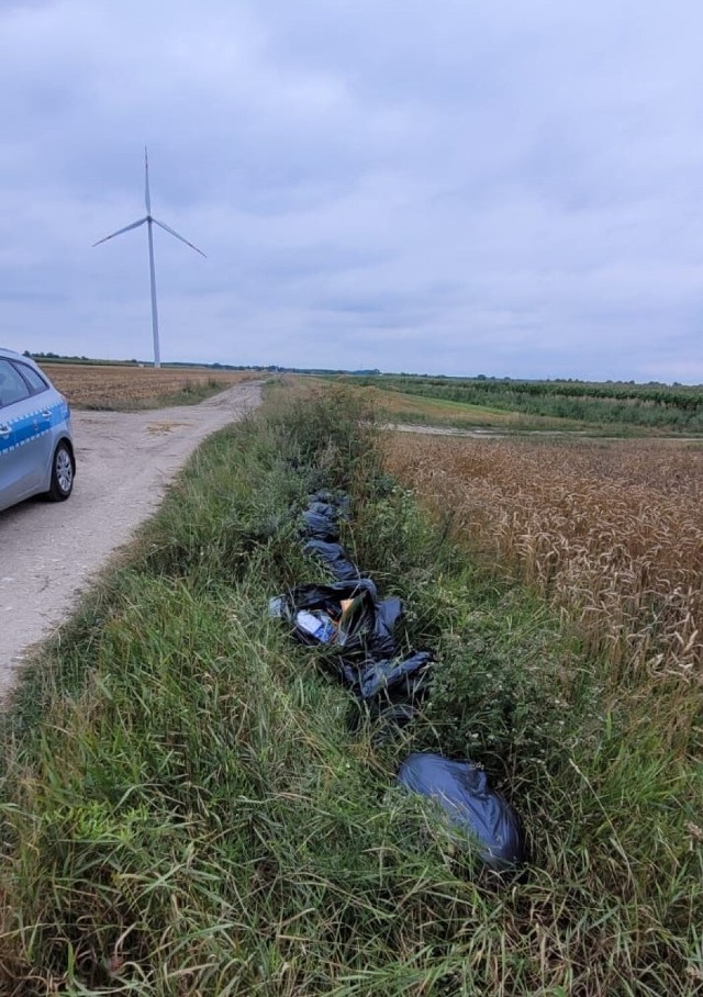 Szadkowianin wyrzucił śmieci do rowu. Wpadł przez...szkolny sprawdzian!