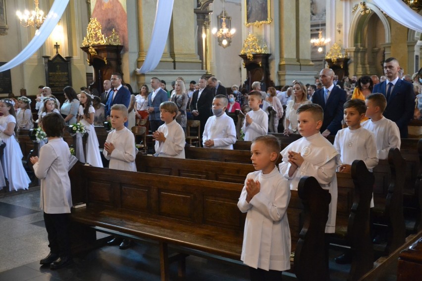 I Komunia Święta w katedrze w Przemyślu. 20 dzieci przyjęło Jezusa Eucharystycznego [ZDJĘCIA]